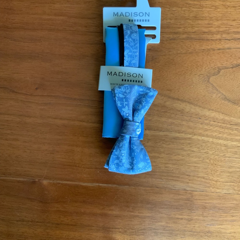 Madison light blue floral bow tie & pocket square